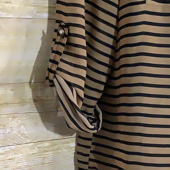 Woman’s timing size large black and brown blouse - Picture 3 of 5